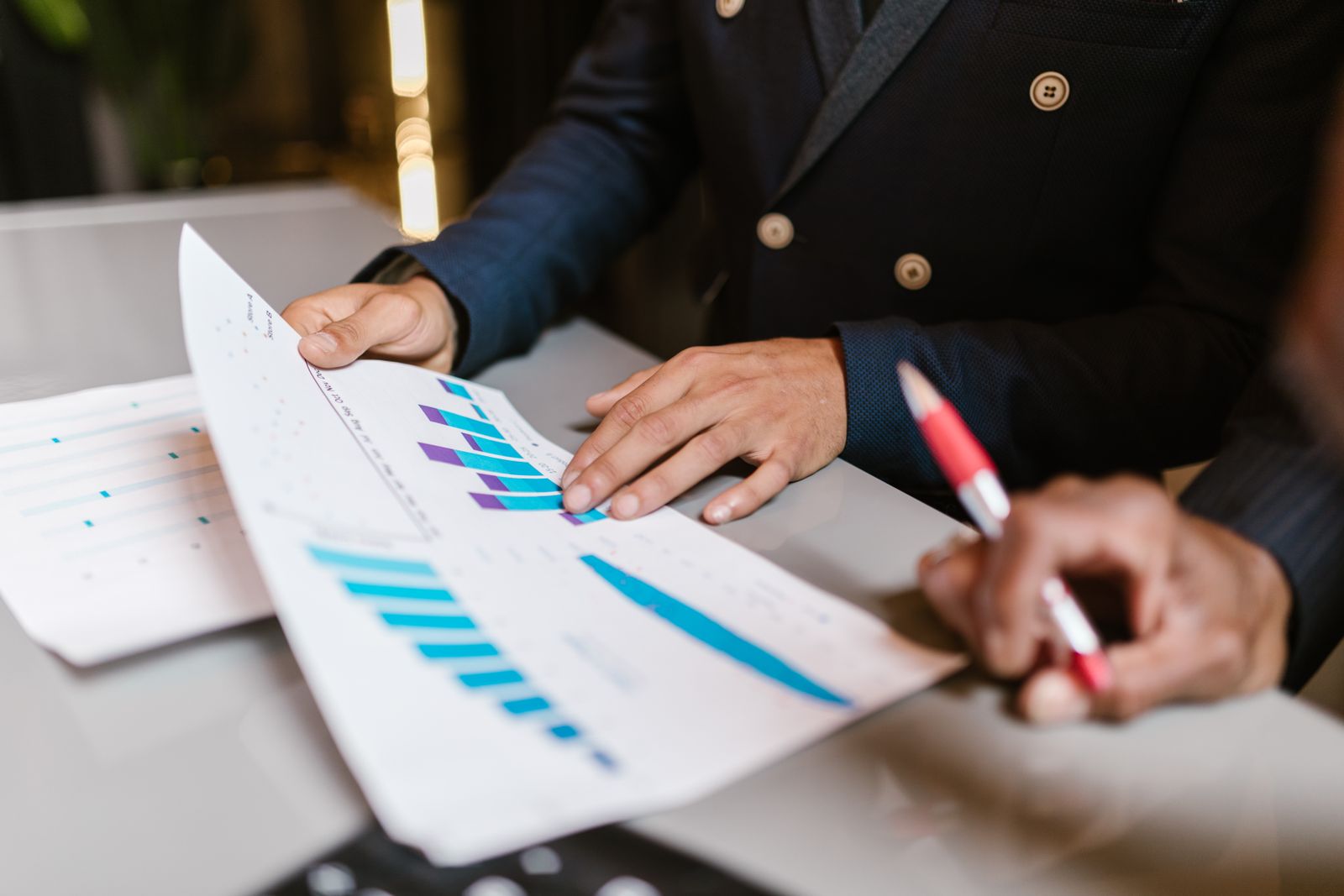 Como usar IA para reduzir custos operacionais